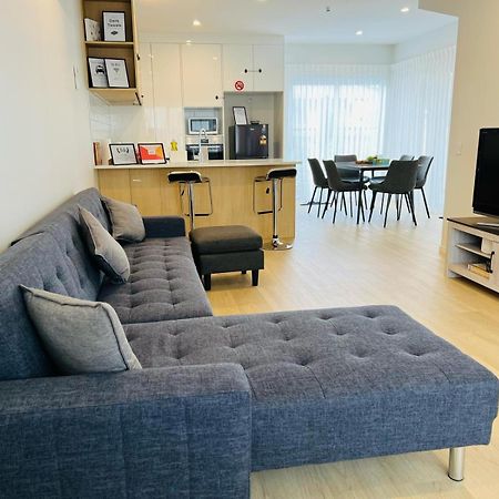 Central Modern 3-Bedroom,3- Bathroom House With Patio And Carpark- Lower Hutt City Centre Exterior photo