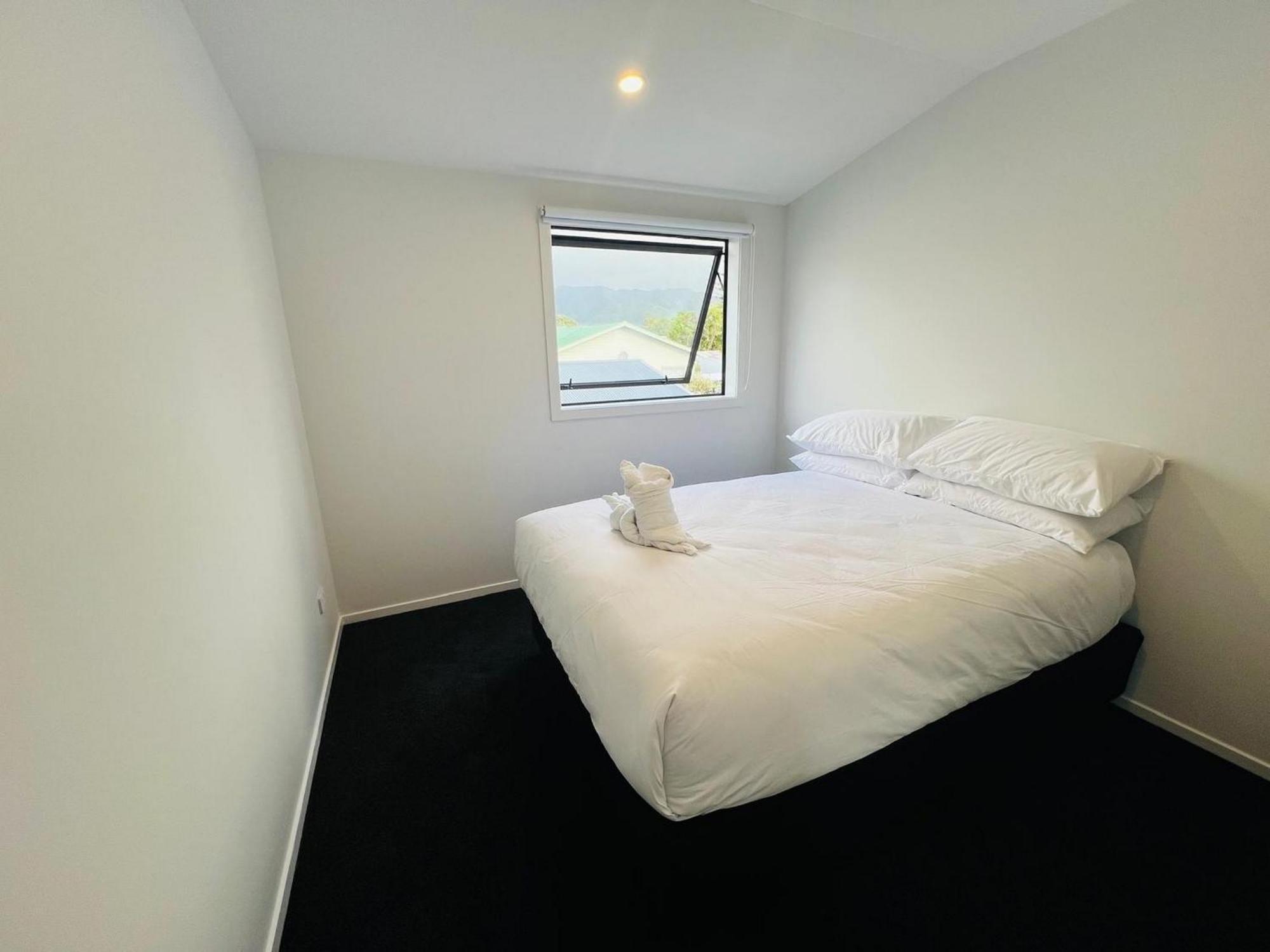Central Modern 3-Bedroom,3- Bathroom House With Patio And Carpark- Lower Hutt City Centre Exterior photo