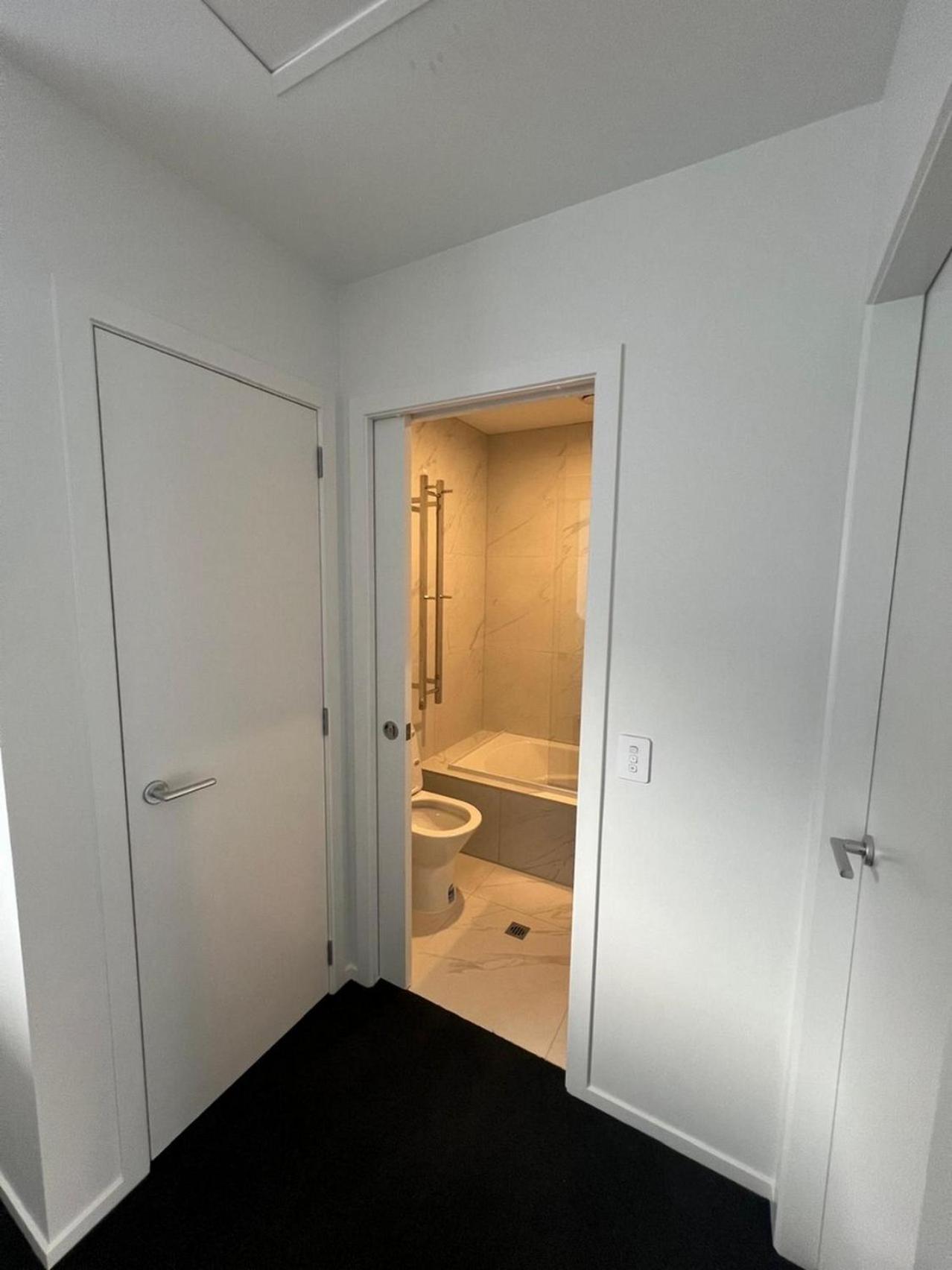 Central Modern 3-Bedroom,3- Bathroom House With Patio And Carpark- Lower Hutt City Centre Exterior photo