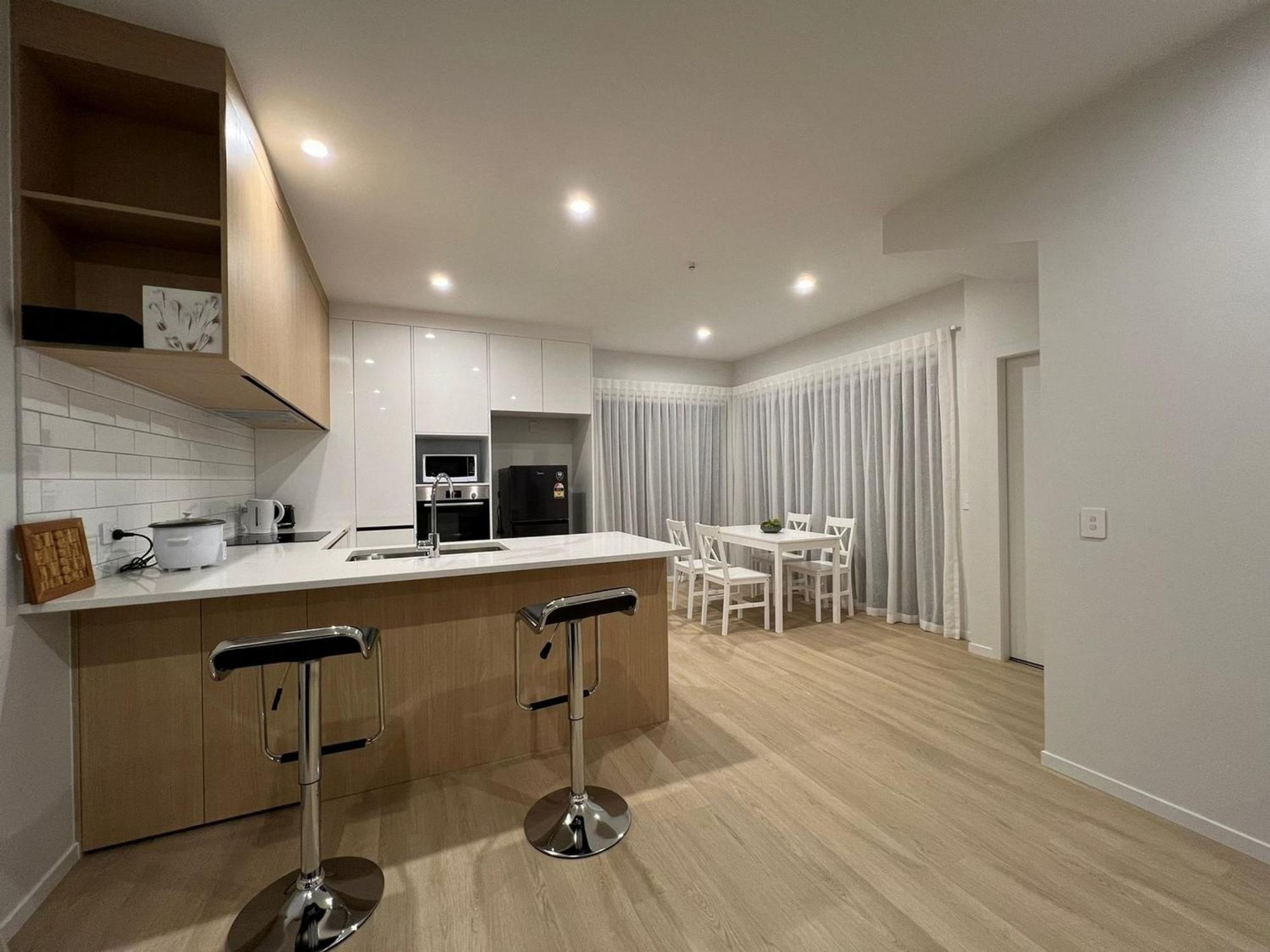 Central Modern 3-Bedroom,3- Bathroom House With Patio And Carpark- Lower Hutt City Centre Exterior photo