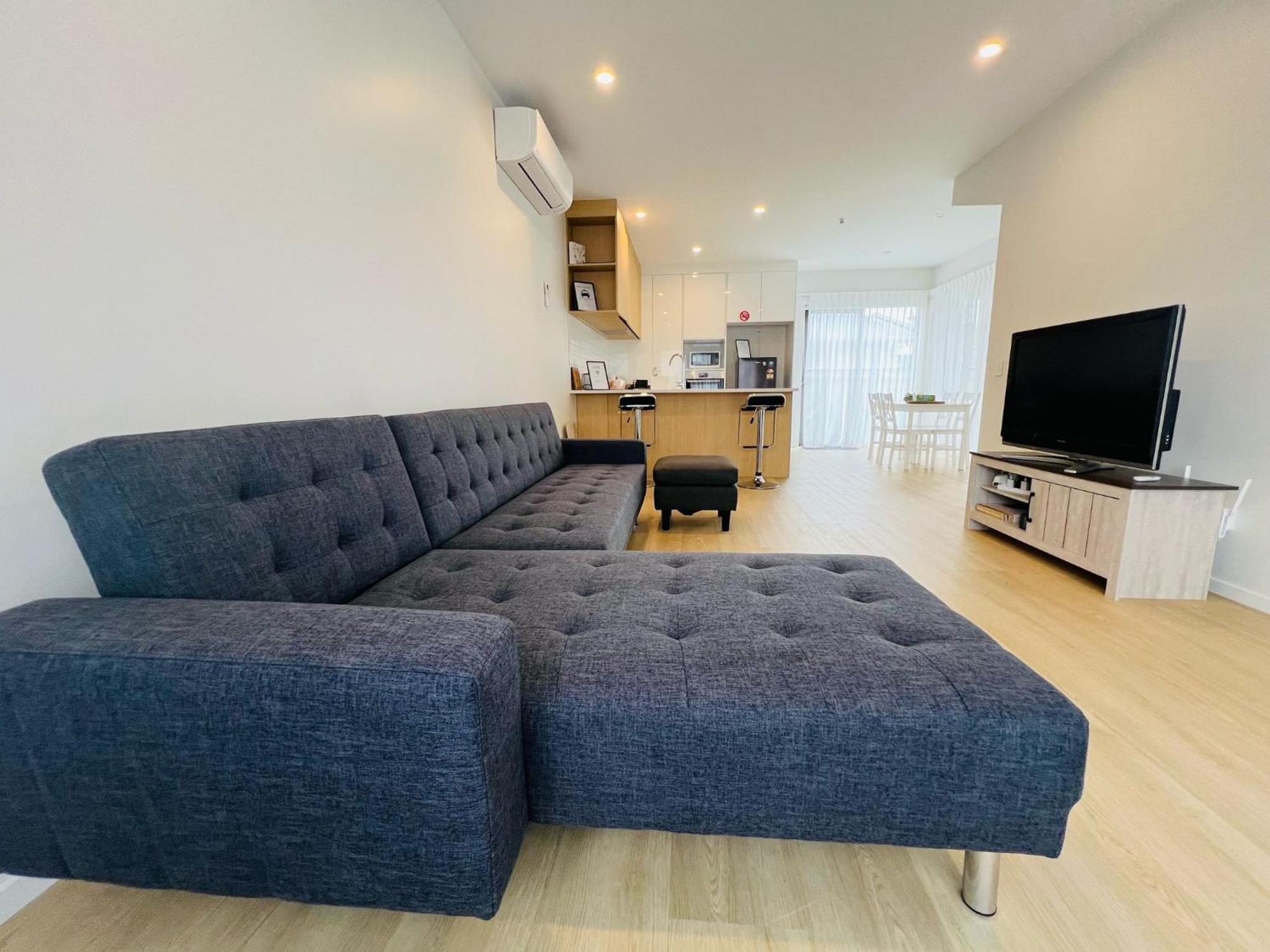 Central Modern 3-Bedroom,3- Bathroom House With Patio And Carpark- Lower Hutt City Centre Exterior photo